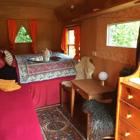 Luxe tent Kuscheliger Zirkuswagen Im Wildgarten *