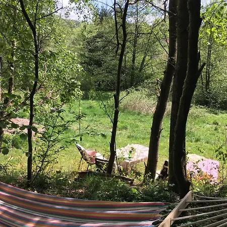Kuscheliger Zirkuswagen Im Wildgarten